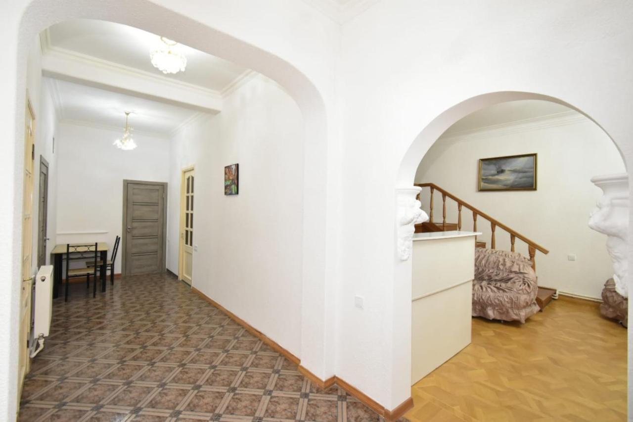 Guesthouses Opera Jereván Kültér fotó